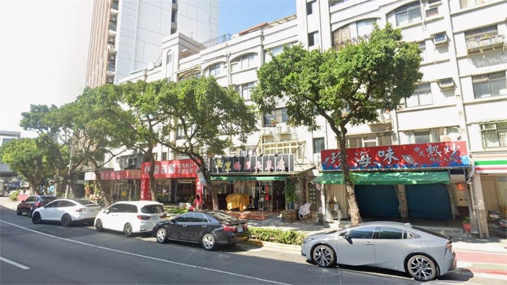臭豆腐名店插旗台北淪鄰居惡夢！住戶崩潰到「頭髮拔光一片」環保局稽查結果曝