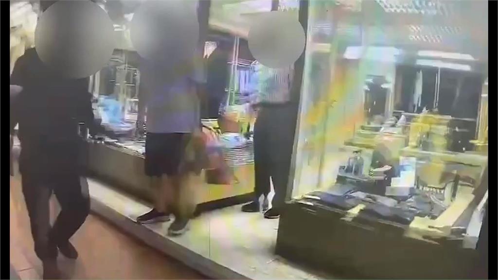 疑債務糾紛!一言不合爆衝突 老闆、員工當街上演全武行