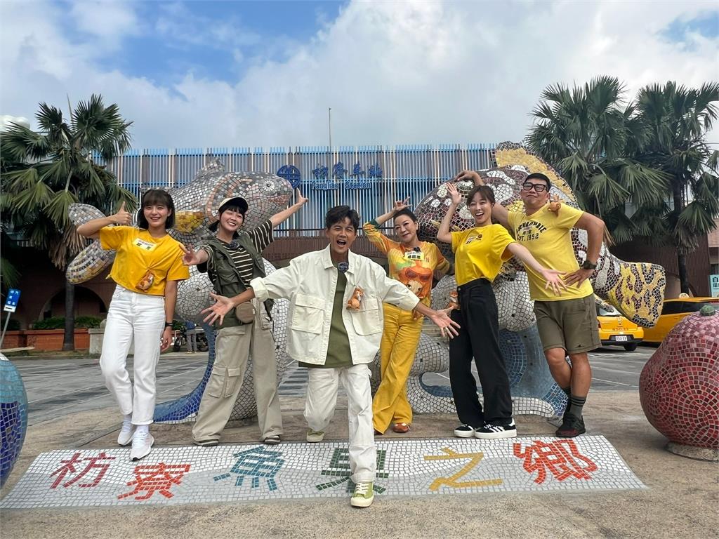 阿翔手癢拿海蟲嚇楊繡惠!氣得她隨手拿東西砸過去 阿翔手癢拿海蟲嚇楊繡惠!氣得她隨手拿東西砸過去