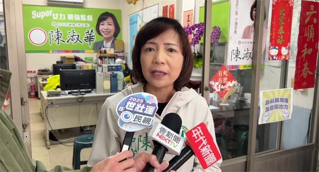 綠營議員陳淑華現街頭宣講罷免　遇「激動叔」當街嗆聲