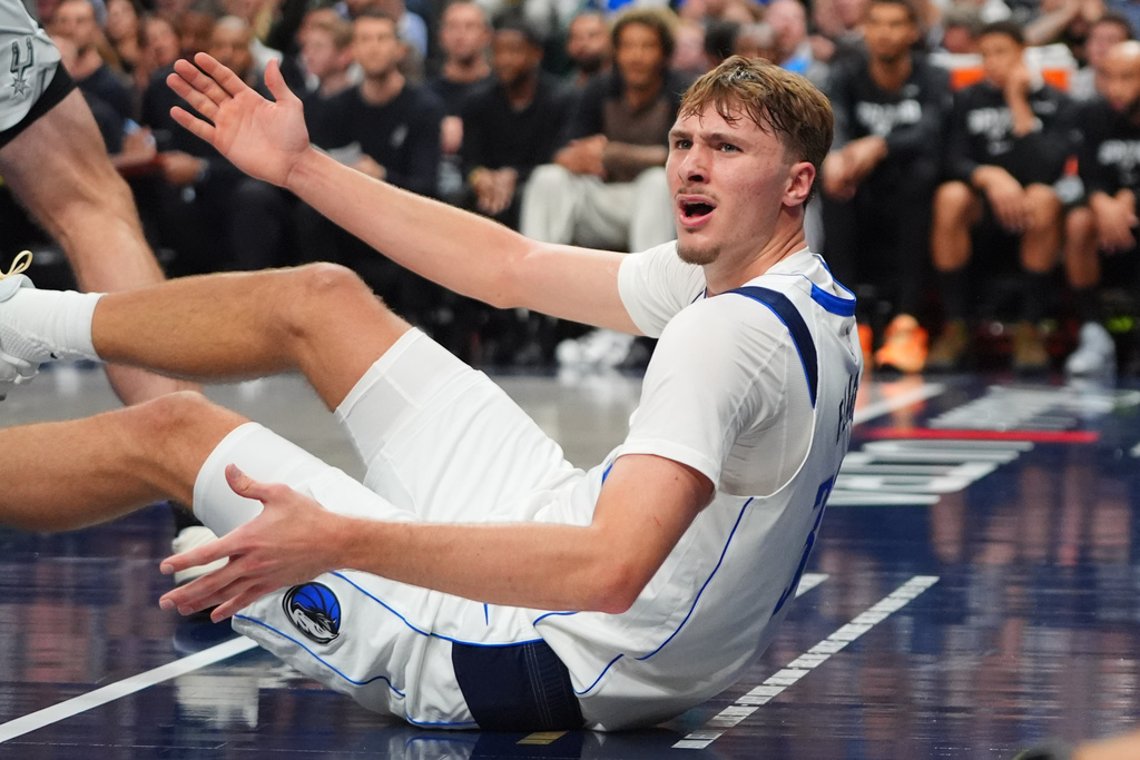 NBA(影)/狀元「旗子哥」生涯首戰表現慢熱 直到下半場才投進第一球