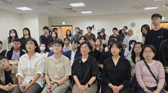 李四川因行程忙未出席首場青年論壇　蘇巧慧：尊重每個參選人考量