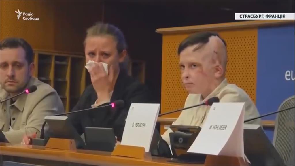 烏克蘭男童歐洲議會演說「與母永別」　口譯員淚崩哽咽到說不出話