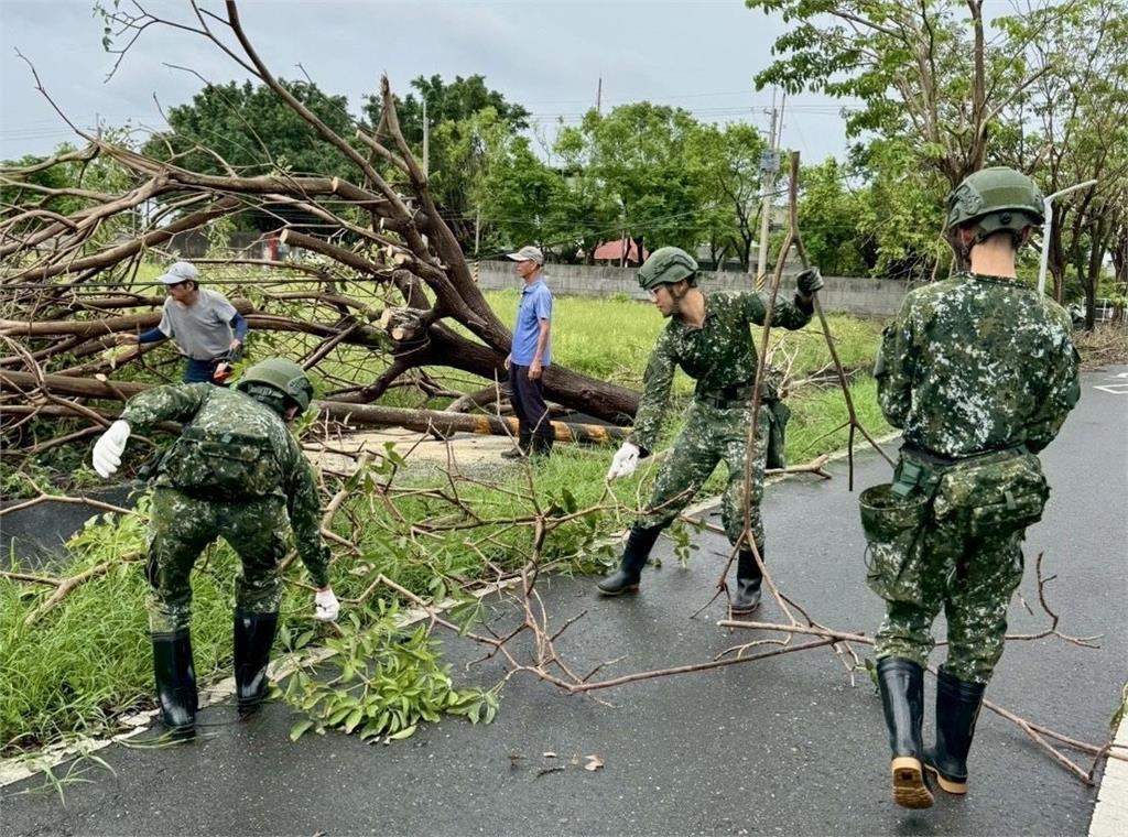 快新聞／國軍出動！第5作戰區深入嘉義支援　協助環境清整恢復市容