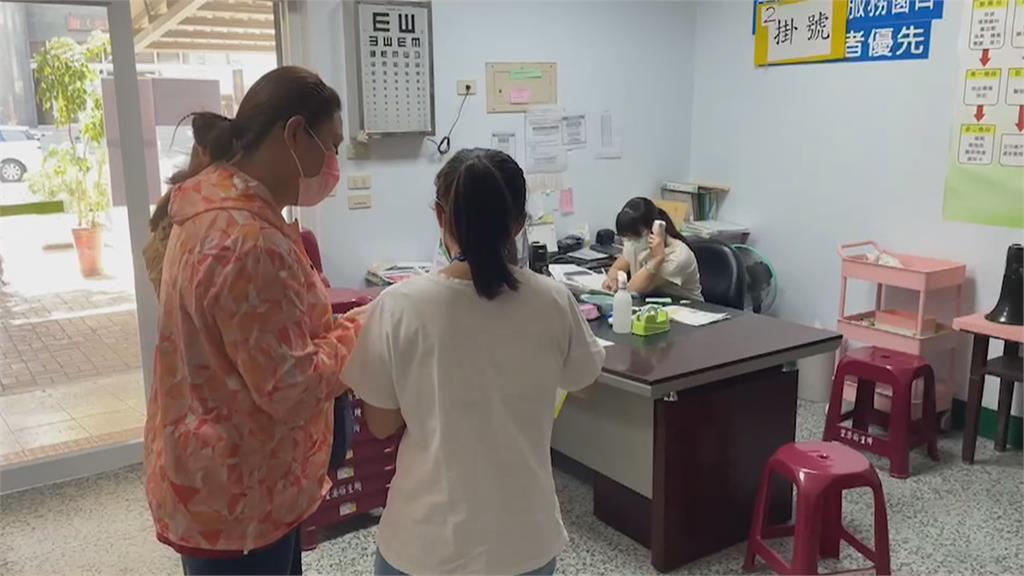 長者打疫苗禮券遲發　里港衛生所遇民眾嗆聲