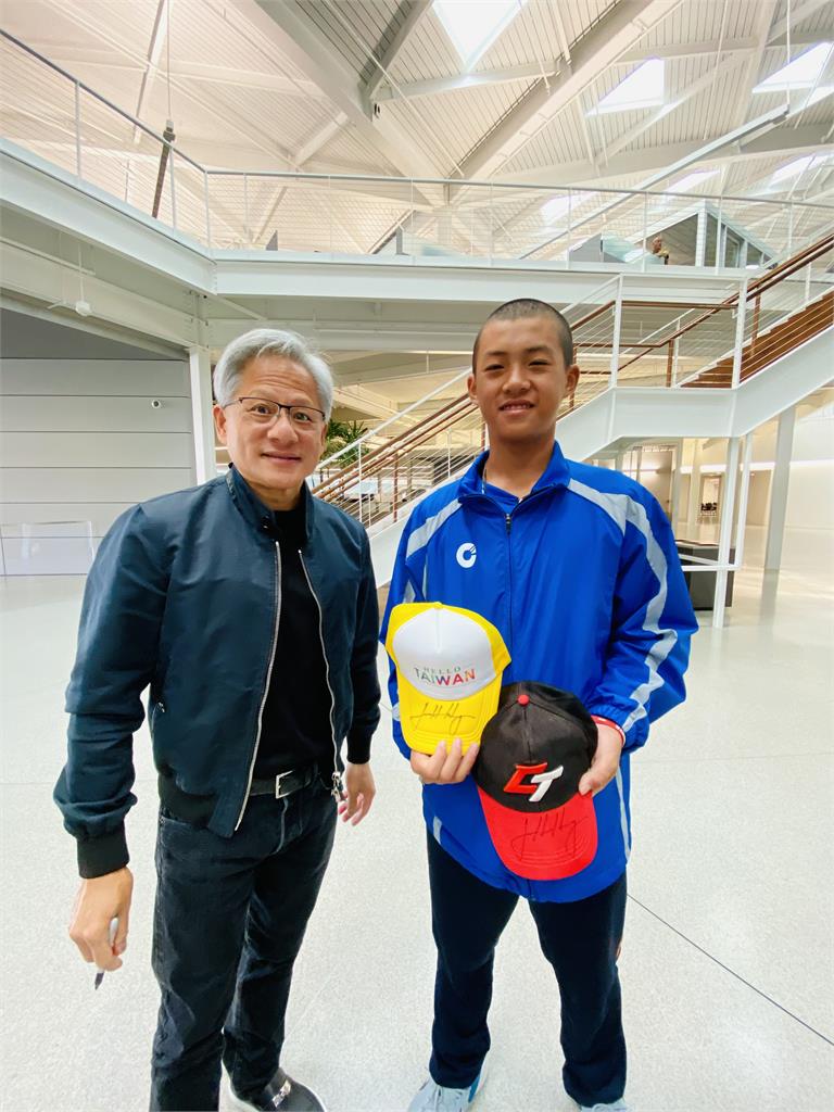 台南小將赴美參賽「黃仁勳親自接待」!輝達總部投球大喊:台灣加油