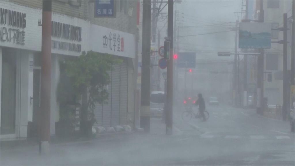 非常強烈颱風「珊珊」 九州奄美大島附近龜速打轉