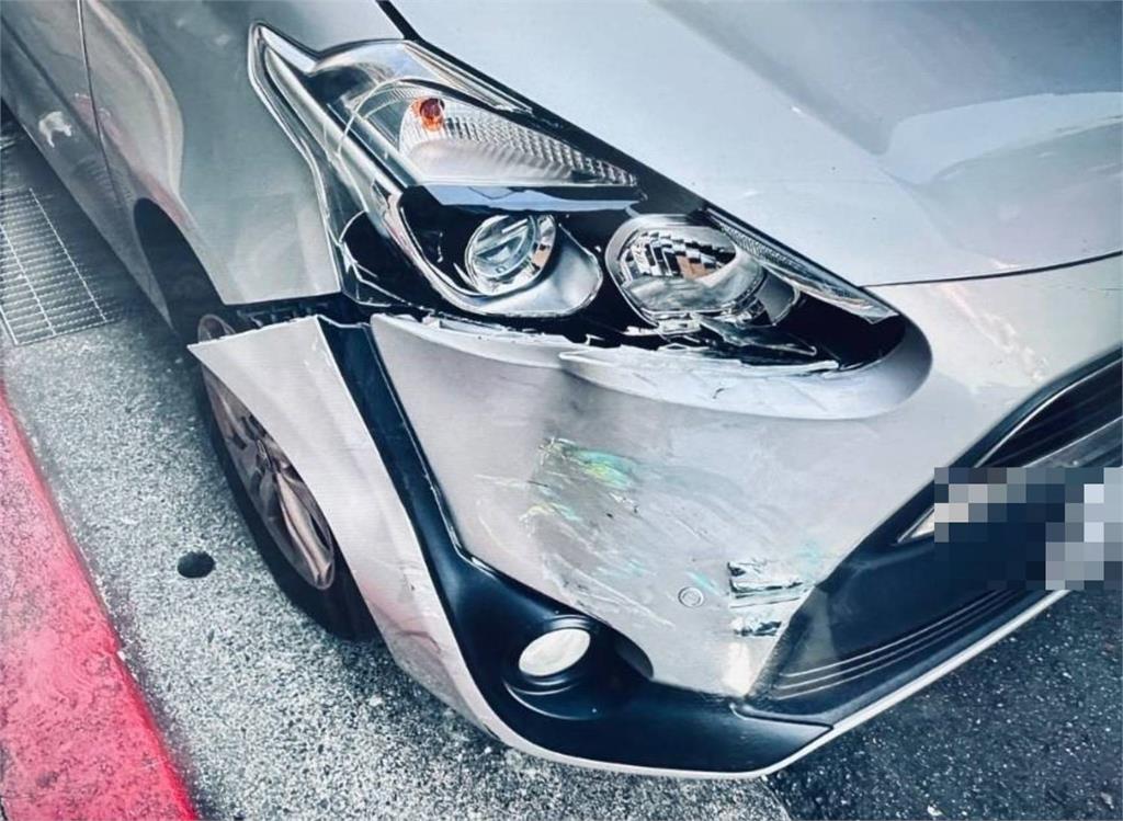 快新聞/北市內湖娃娃車遭撞!肇事駕駛恍神開車釀禍 所幸無人受傷