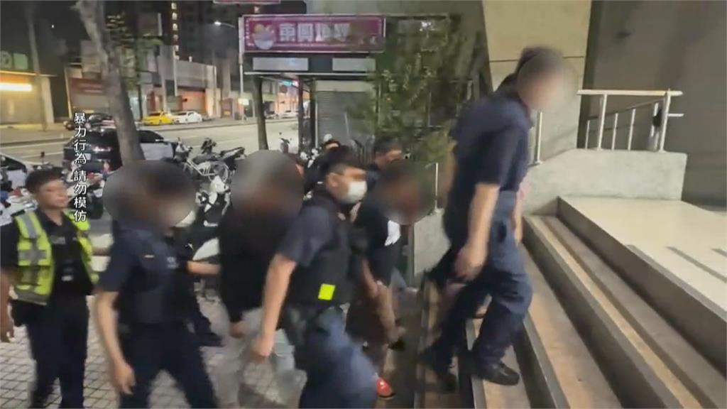 高雄深夜大亂鬥! 街頭持鐵棍"四打三"釀四傷