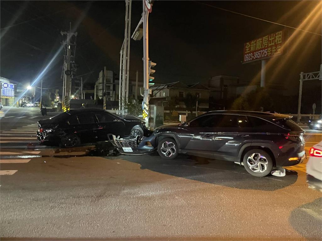 台中重機騎士撞護欄墜橋亡 彰化追撞事故前車孕婦受傷