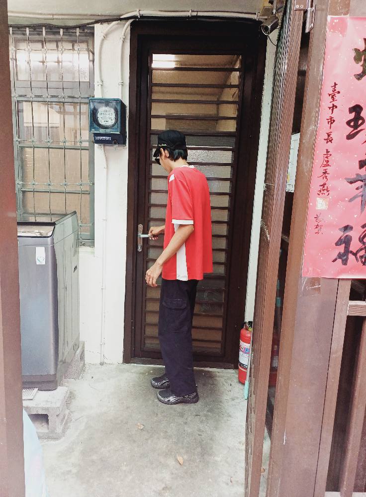 遭父軟禁10多年!台中「黑戶青年」明迎22歲生日 親吐心聲:最近很幸福