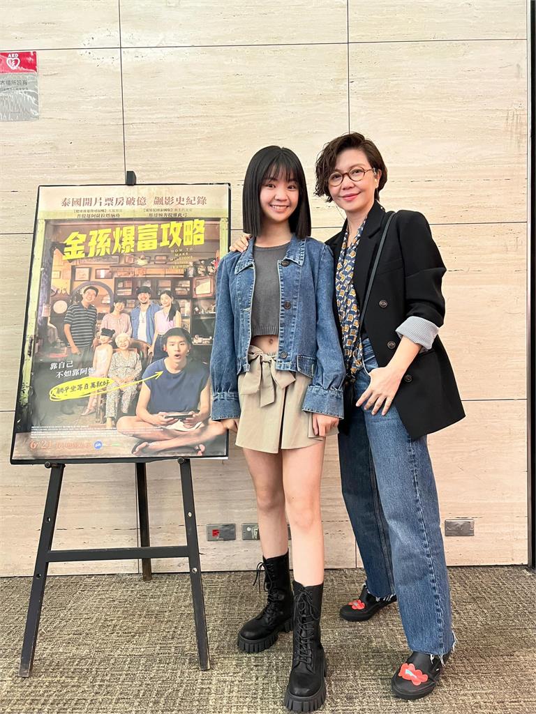 《俗女》小嘉玲長大了!和琇琴合照「一樣高」照片曝光網驚:認不出