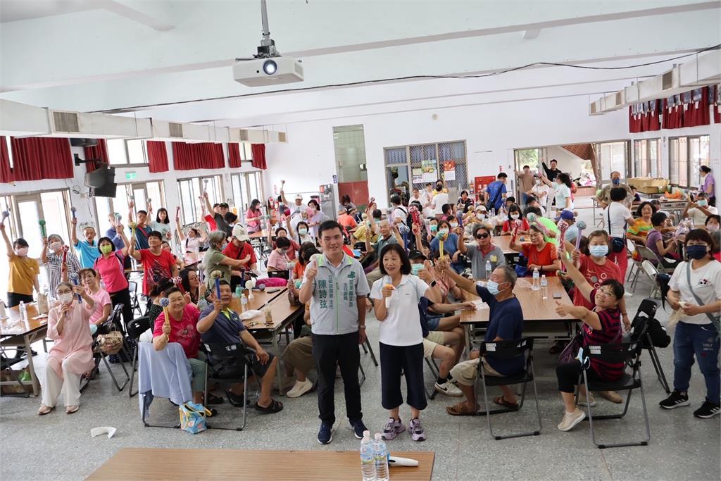 快新聞/推廣艾草按摩同步宣導反詐 沈發惠深入基層傾聽民瘼