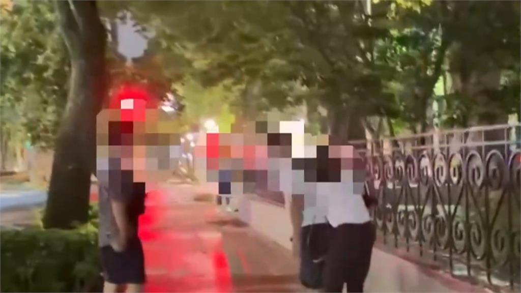 「假幣商」真搶劫！嫌抱250萬狂奔　/遭三熱心路人聯手制伏　