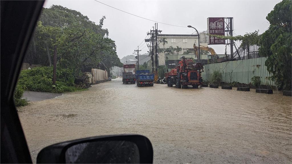 快新聞／午後豪大雨狂炸20縣市　新北土城、新店、中和嚴重積水