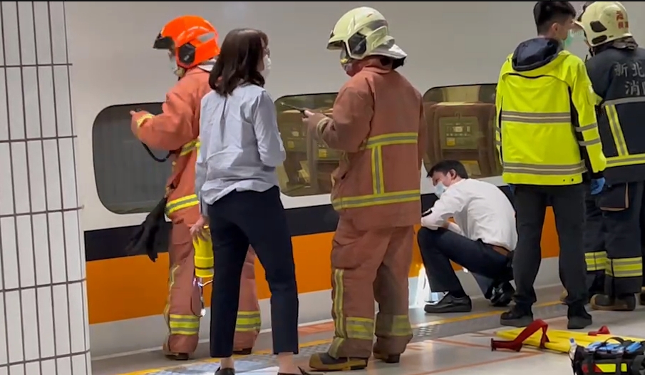快新聞/高鐵板橋站有人員落軌!警消緊急搶救「該列車取消」