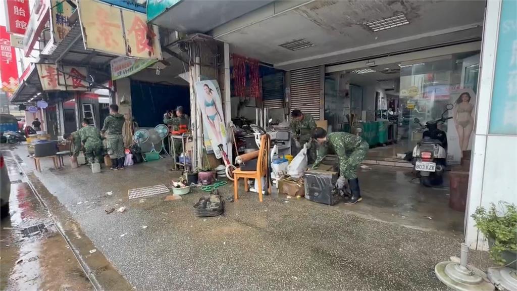 蘇澳大水如光復鄉2.0！　居民家當全泡水.街道如垃圾場