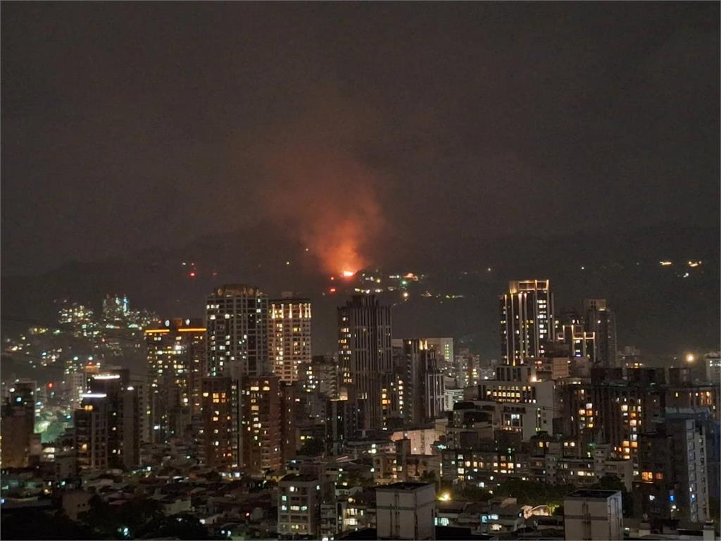 快新聞／北市指南宮「凌霄寶殿全面燃燒」　數里外驚見熊熊火光