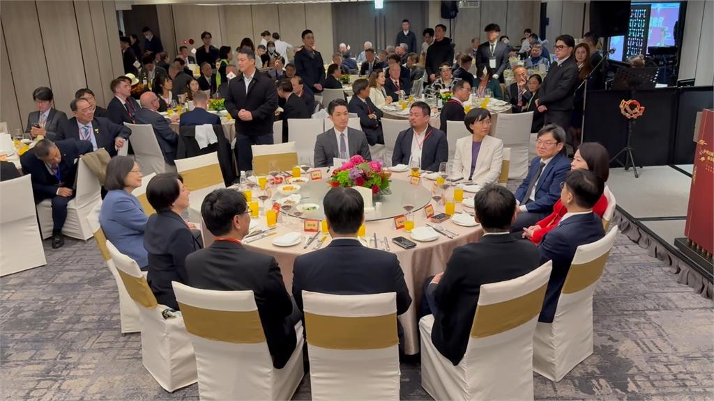 全國商業總會新春聯誼晚宴　蕭副總統到場致詞　蔡英文驚喜現身