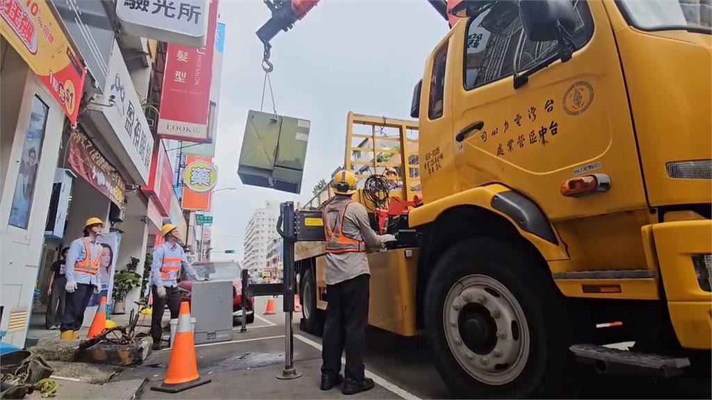 熱炸！正中午變壓器故障　台中西屯路二段沿街大停電