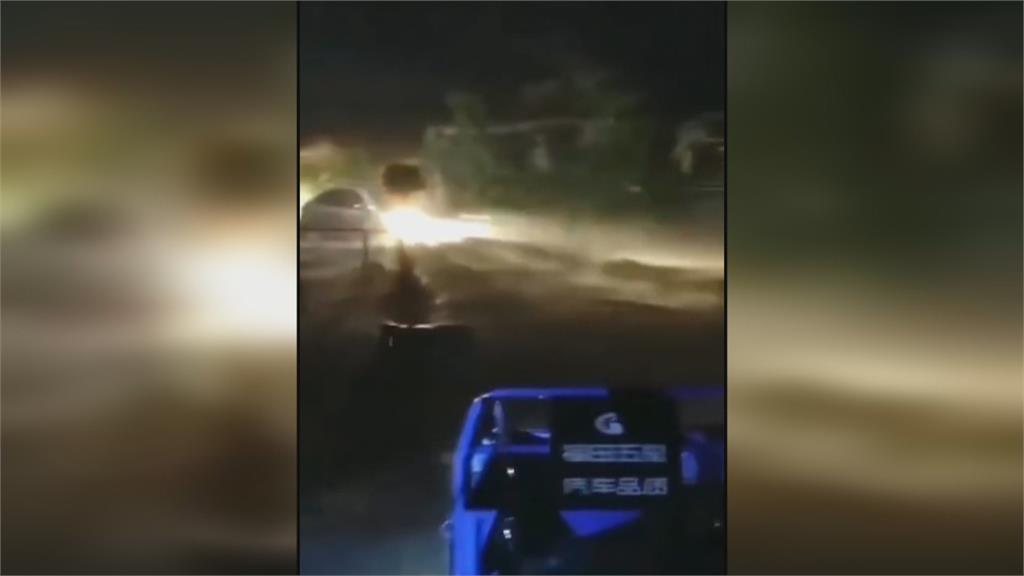暴雨轉襲中國東北　高速公路崩塌車輛掉落