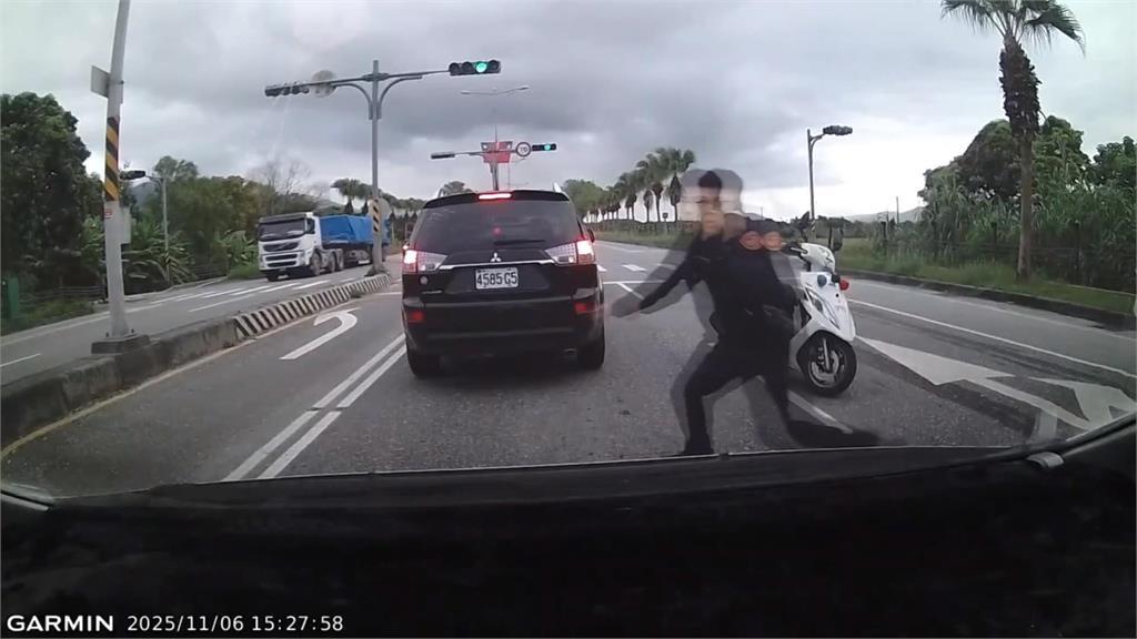 騎士拒檢又持刀襲警一定有鬼　果然是「這身分」竟還劫車逃