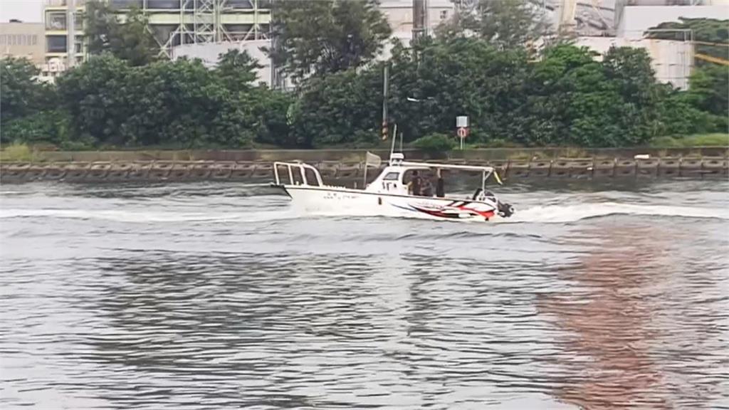 高雄海釣船失去動力　海巡、海軍聯手救援　船上4人平安