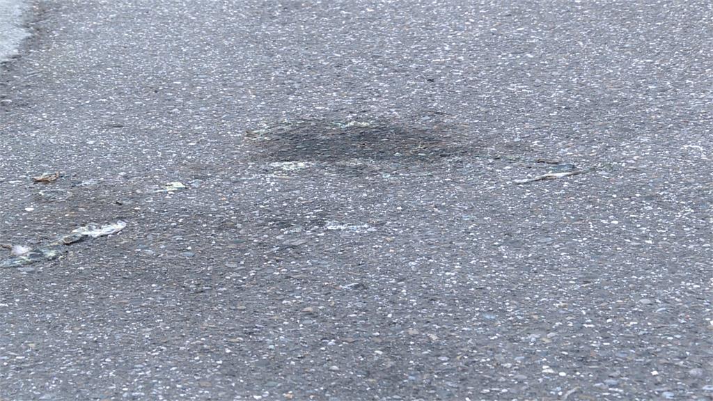 風火輪?八旬婦人路邊「燒輪椅」 民眾見狀急滅火