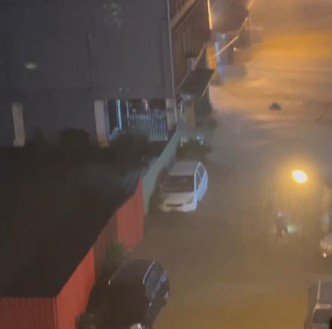 快新聞/蘇澳驚傳「電箱大爆炸」!疑因淹水惹禍 一秒亮光後整條街陷黑暗