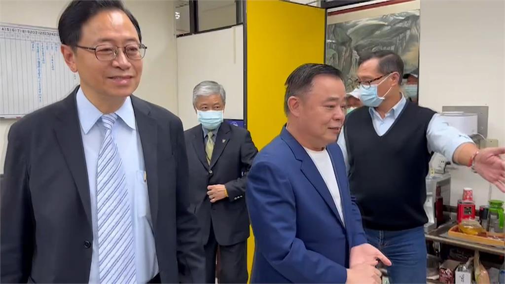 議會備詢拍桌槓綠議員 張善政率賴彌鼎道歉:不打不相識
