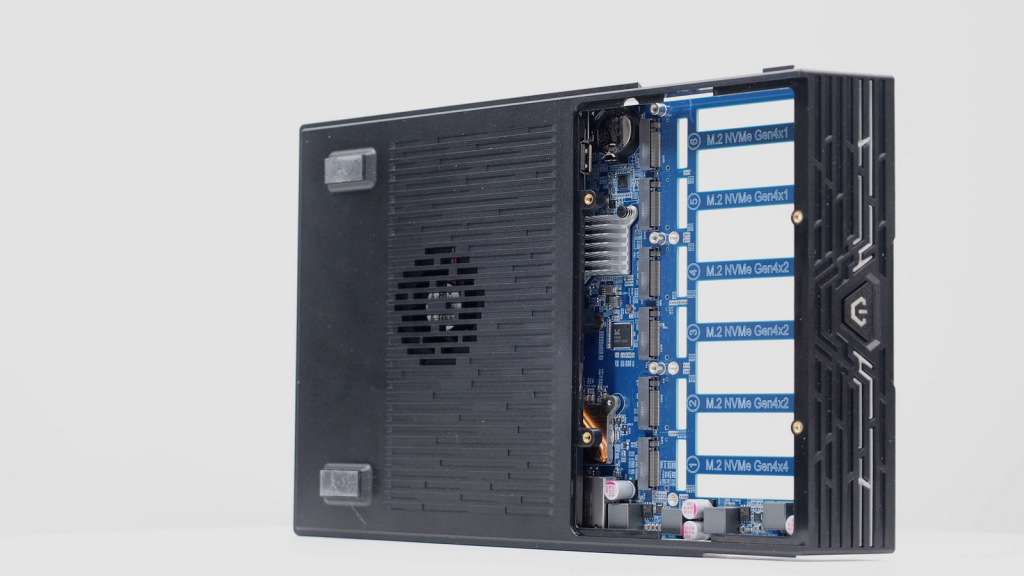ASUSTOR FS68 系列依舊一支獨秀　12 支 M.2、雙 USB4、雙 10GbE、PCIe Gen4
