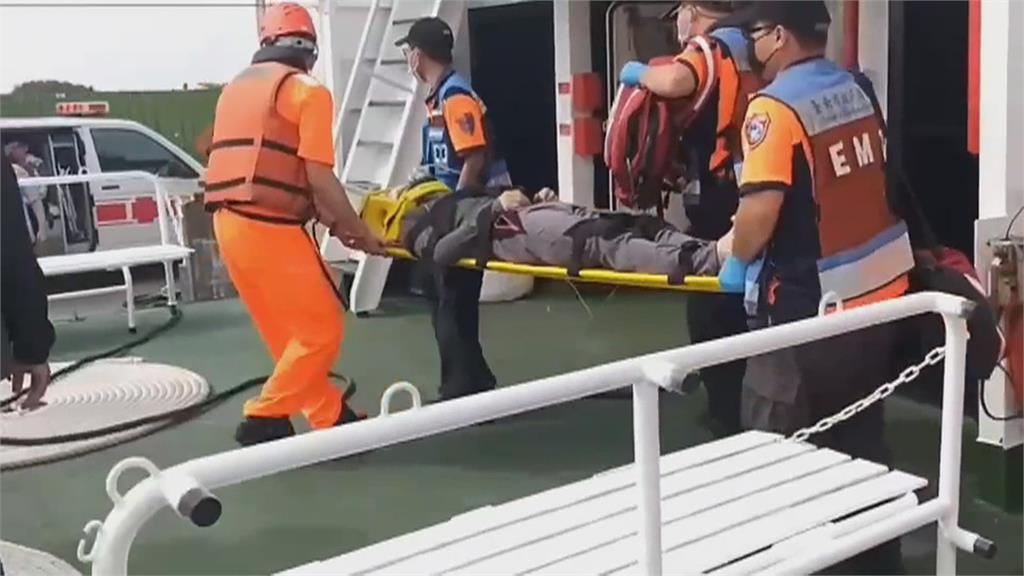 高雄外海漁船、遊艇擦撞　2人傷勢較嚴重吊掛送醫