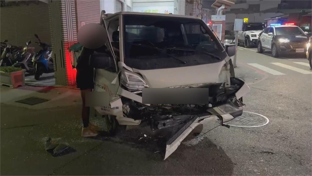 酒駕連環撞！保時捷轉彎不慎擦撞轎車　彈飛逆向撞上小貨車