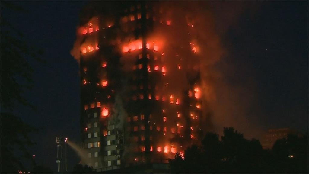 相似！都是「這東西」助長火苗　2017年倫敦公寓嚴重大火釀72死