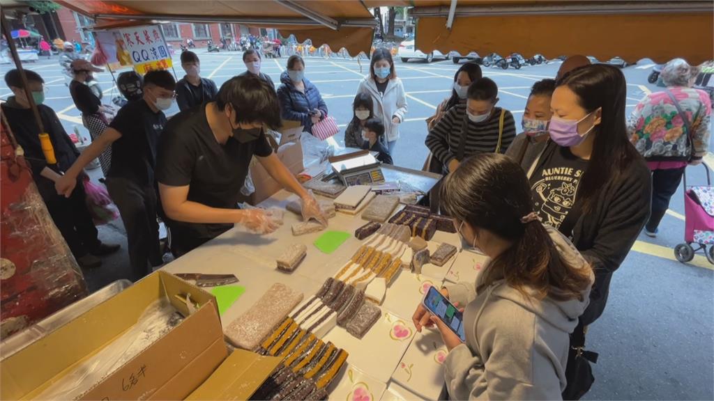 涼糕哥切糕「未戴口罩、口水噴濺」恐成食安漏洞！衛生局出手要查：最重罰2億