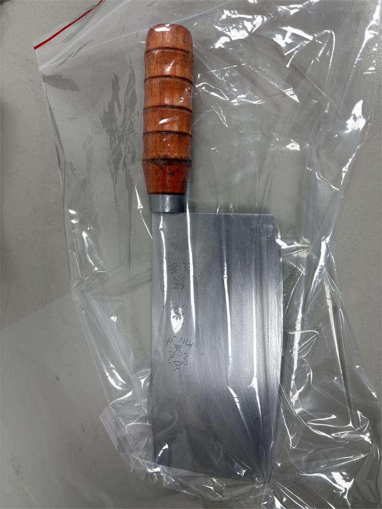 快新聞/張文模仿犯?桃園平安夜驚魂 醉男持刀喊殺人毀車