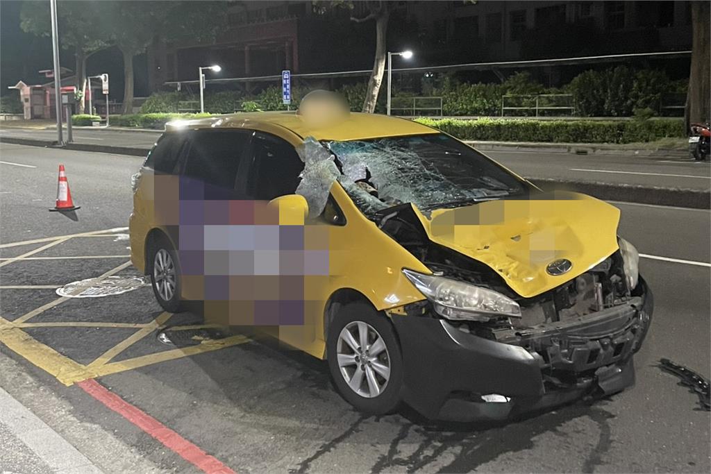 快新聞/高雄女行人深夜過馬路竟闖紅燈 遭小黃撞飛送醫不治