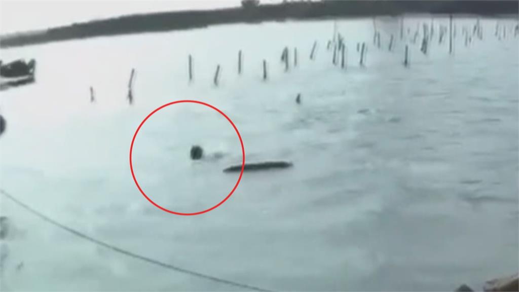 初四出事了！彰化塭仔泊區釣客落水　海巡獲報持救難裝備救援