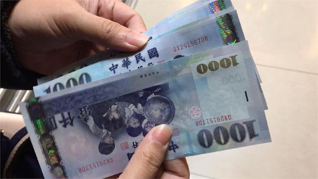 新台幣狂升爆換匯潮!不敗教主急把「美金換台幣」傻眼嘆:挨了一巴掌
