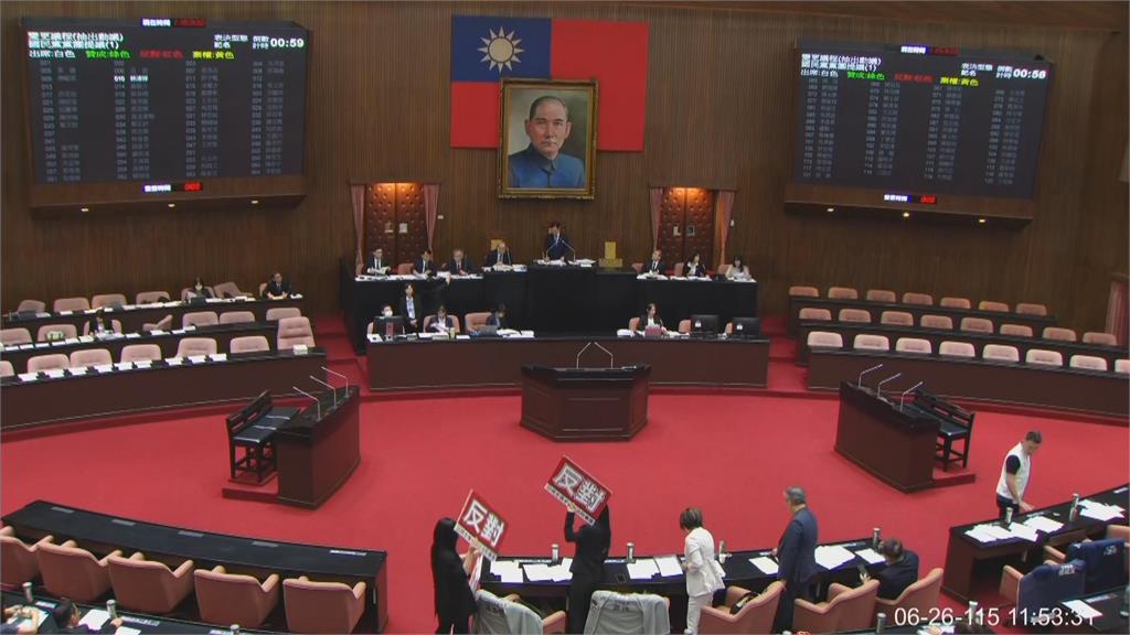 快新聞／2100億「無人機特別條例」付委遭藍白擋下　行政院嘆：不應遭政治杯葛