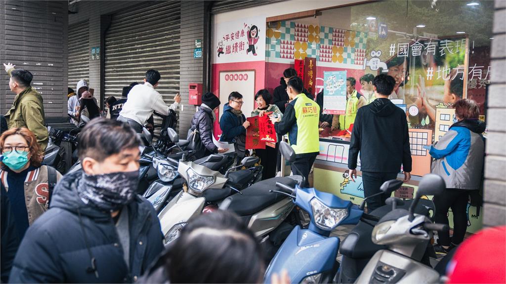 快新聞/台灣尚勇、護國院長春聯秒殺 蘇巧慧:首度有總統外人物能掀熱潮