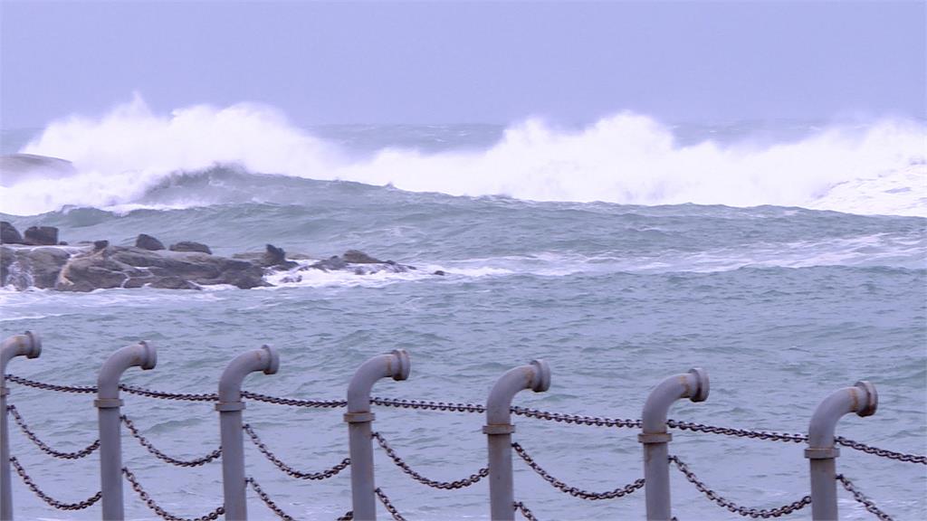 颱風又逢年度天文大潮 基隆海水倒灌街道大積水