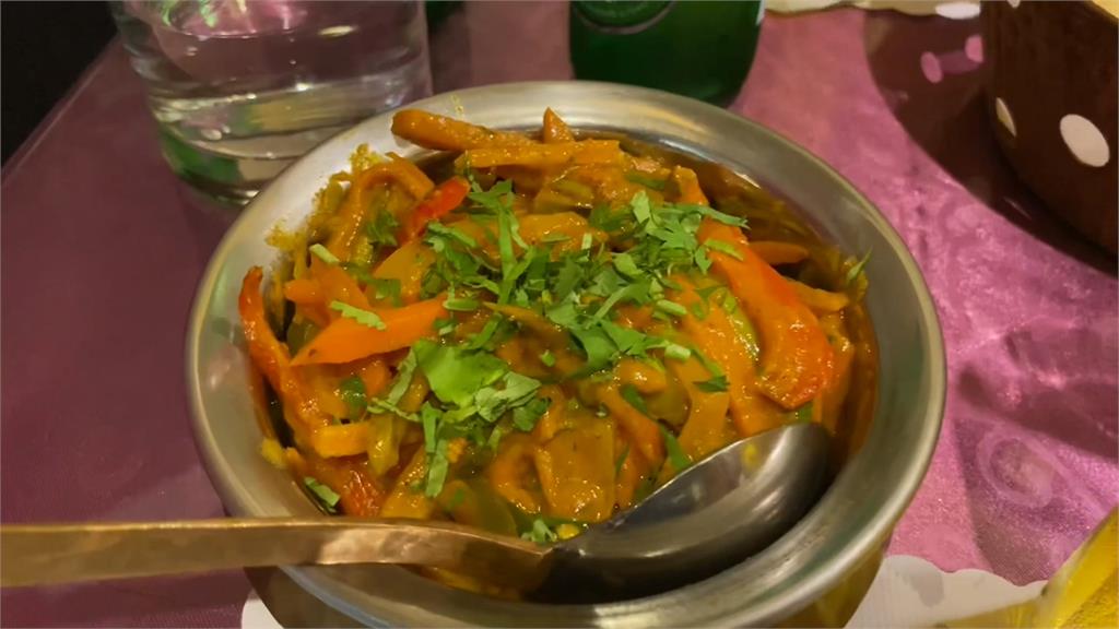 台灣趴趴走/多種香料烹調入蔬食 飯餅蘸醬濃郁印度風