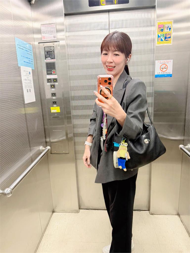 台股狂噴「差287點」飆上5萬！美女律師「被拉到」超嗨：要愛台灣