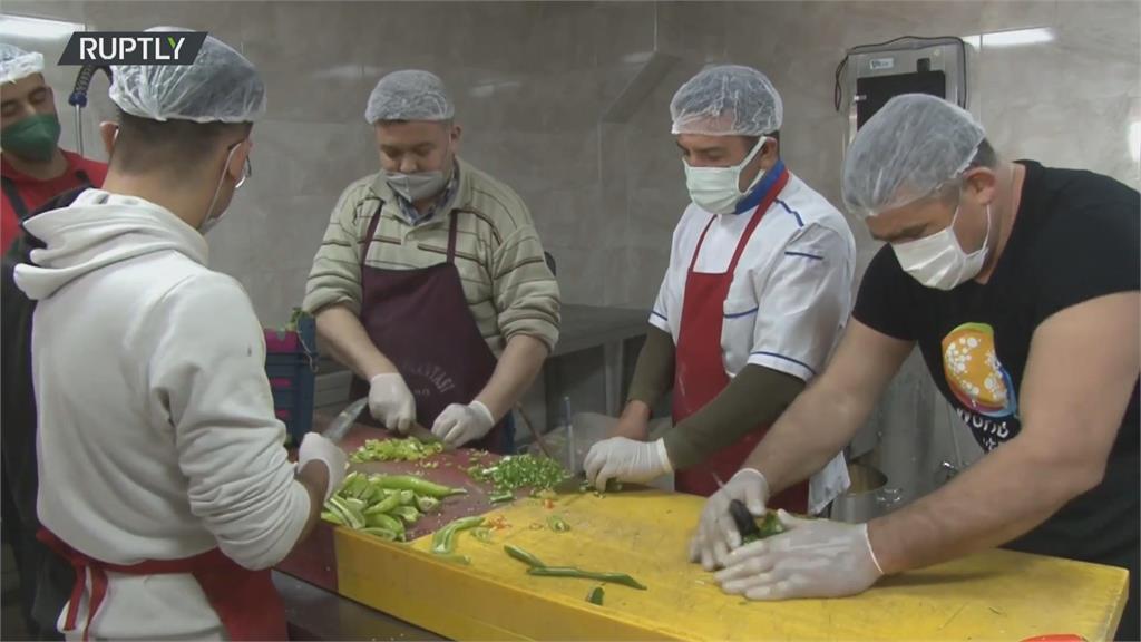 1個月供應2300萬份餐點　「世界中央廚房」　替土耳其災民做飯