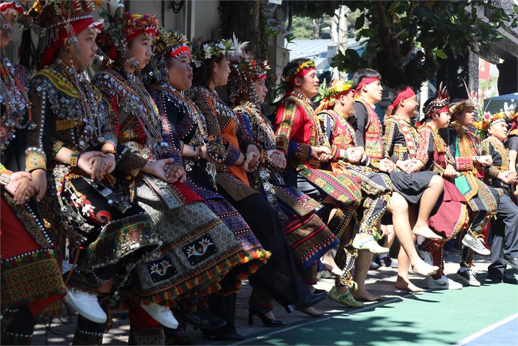 「多納黑米季」盛大登場祭典線上看全程直播 青年會領聖火開道族人齊聚慶豐收