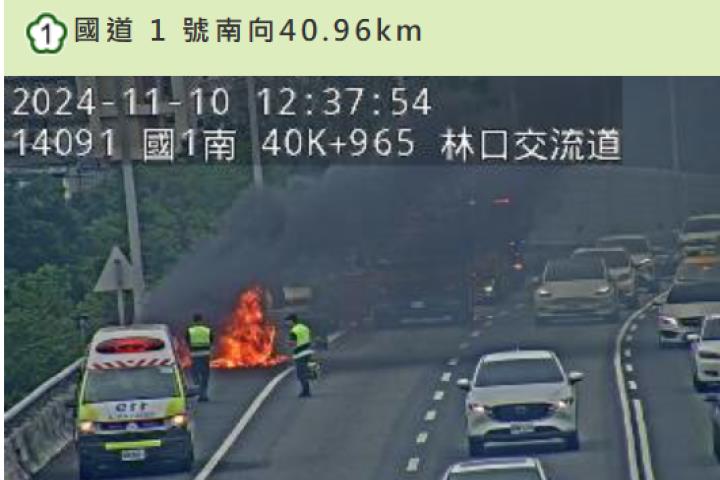 快新聞/五楊高架橋林口段驚傳火燒車! 1男順利逃生無人傷亡