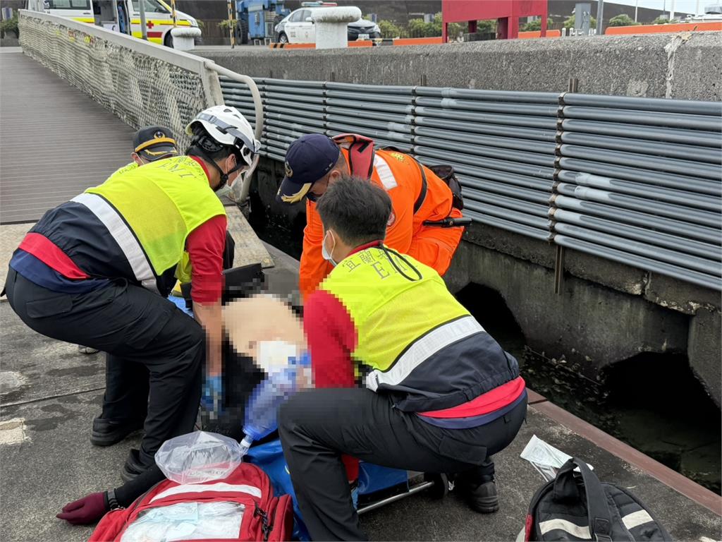 快新聞／搭遊艇潛水成憾事！父親「浮上海面臉朝下」　送醫搶救仍不治