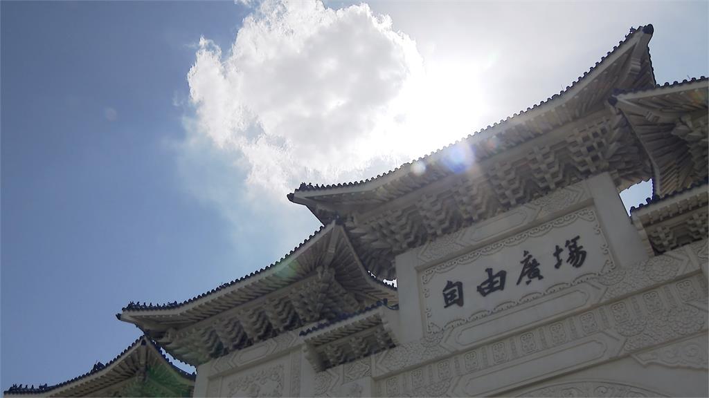 中颱「蘇拉」轉圈圈路徑有變數 最快週二海警、不排除登陸