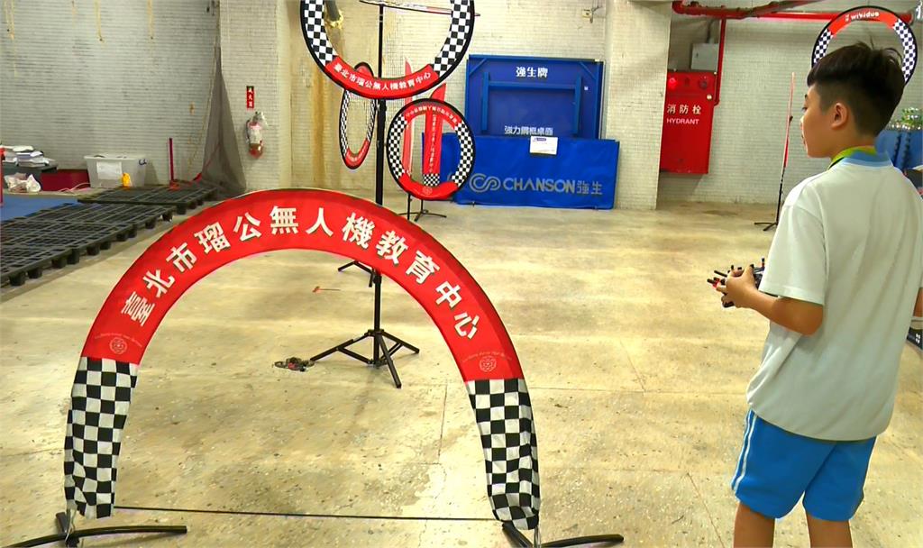 無人機時代來臨! 納入國中課程 孩子從小當飛手